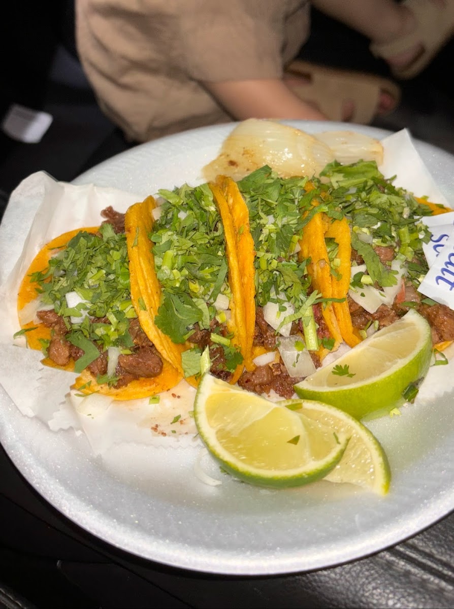 Tacos Estilo D.F. (Food Truck) Photo 10