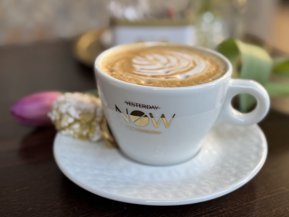 Puzzles Café & Gelateria Photo 4