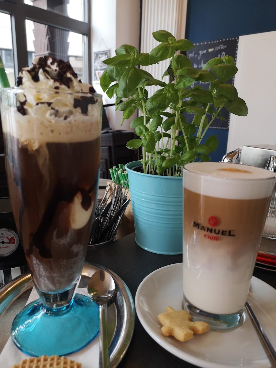 Puzzles Café & Gelateria Photo 9