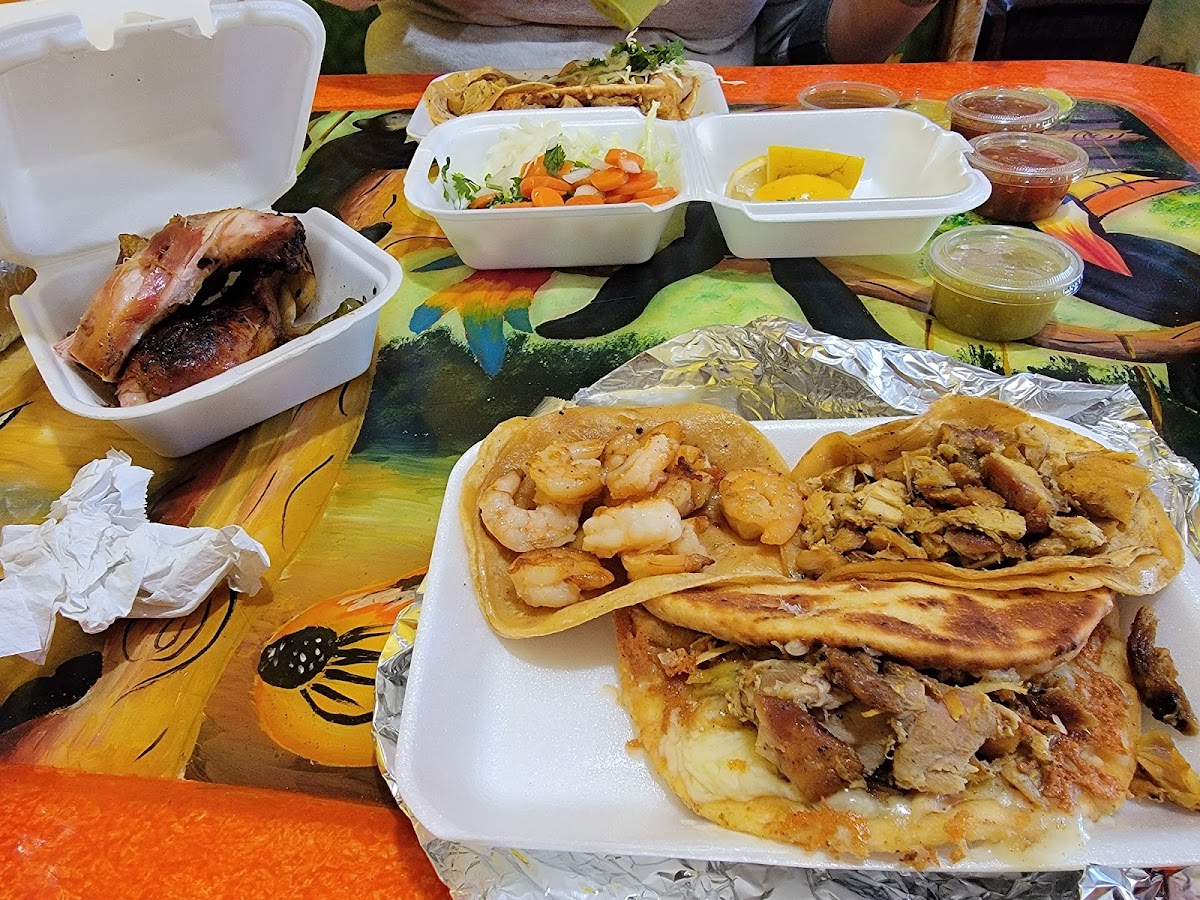 El Pollo Feliz Photo 5