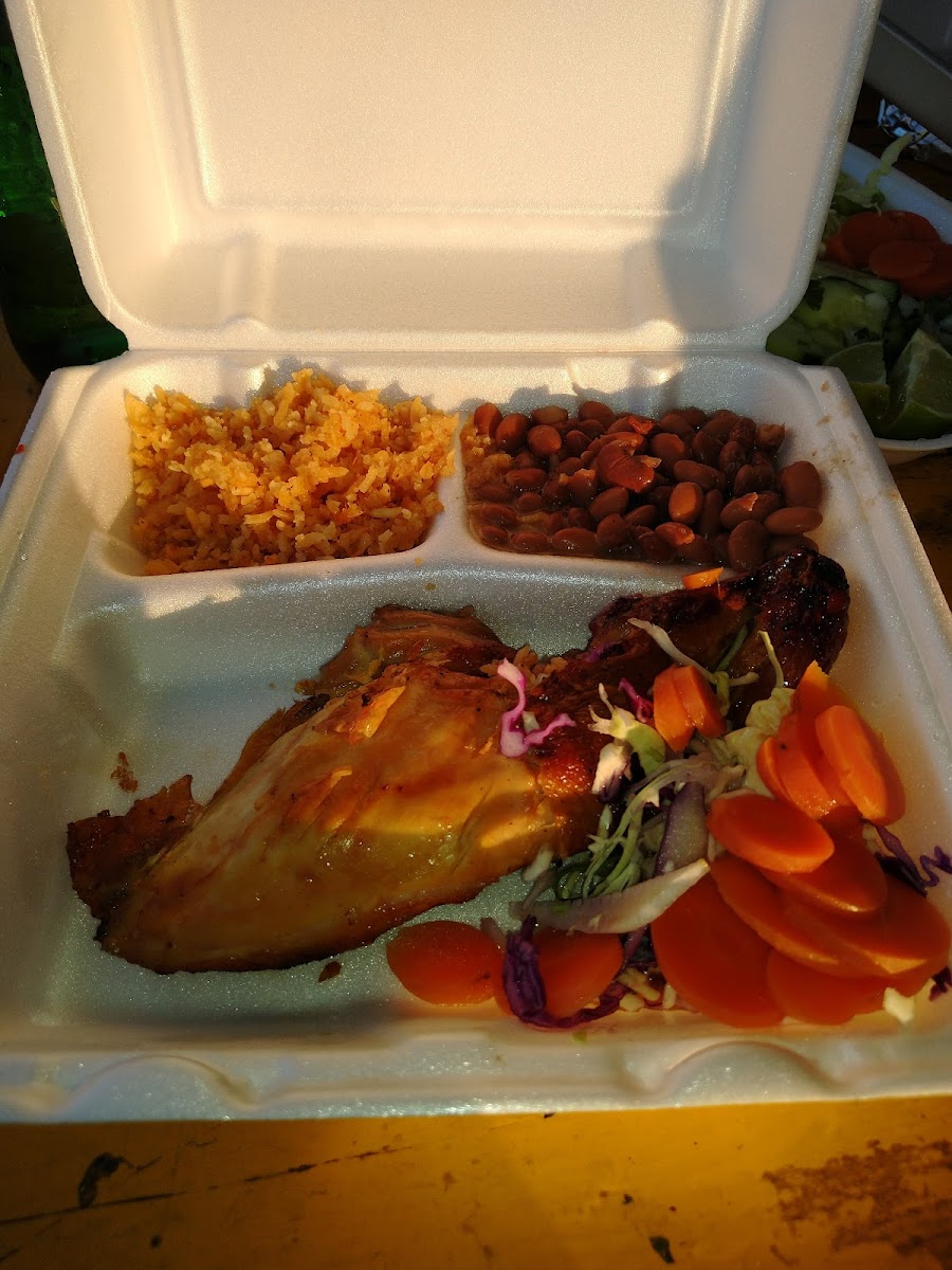 El Pollo Feliz Photo 9