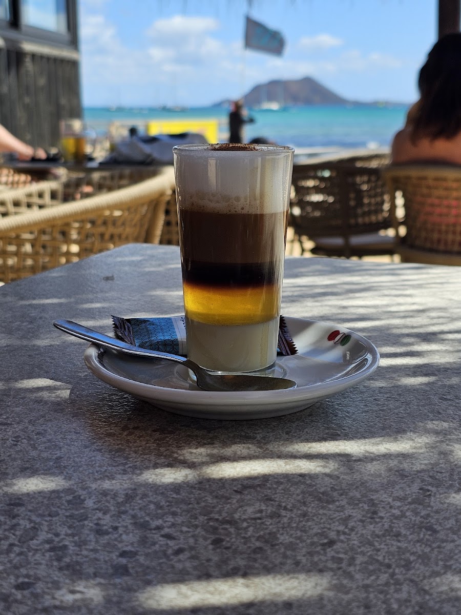 Waikiki Beach Club Photo 7