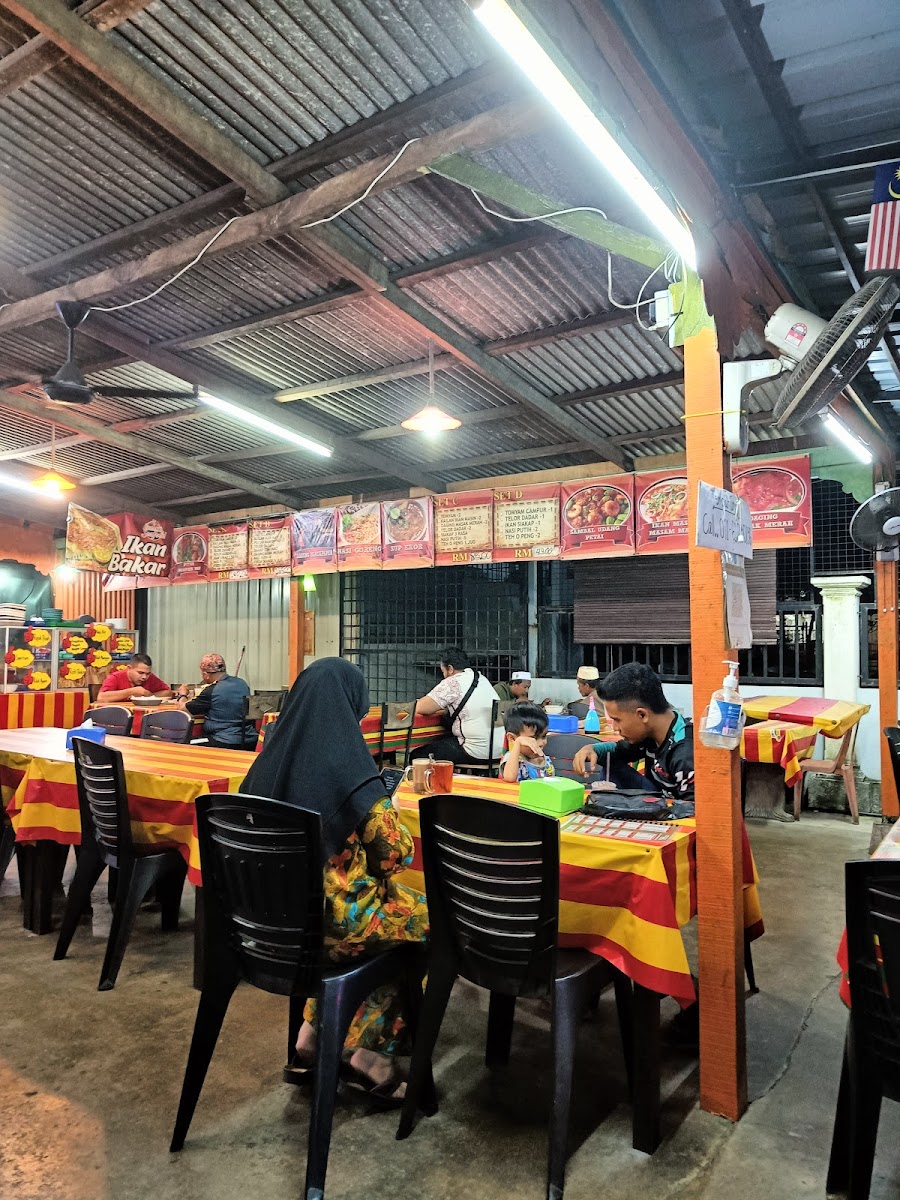 Seri Chendering Seafood Photo 3