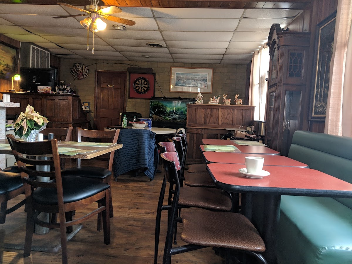 Renos Restaurant Photo 4