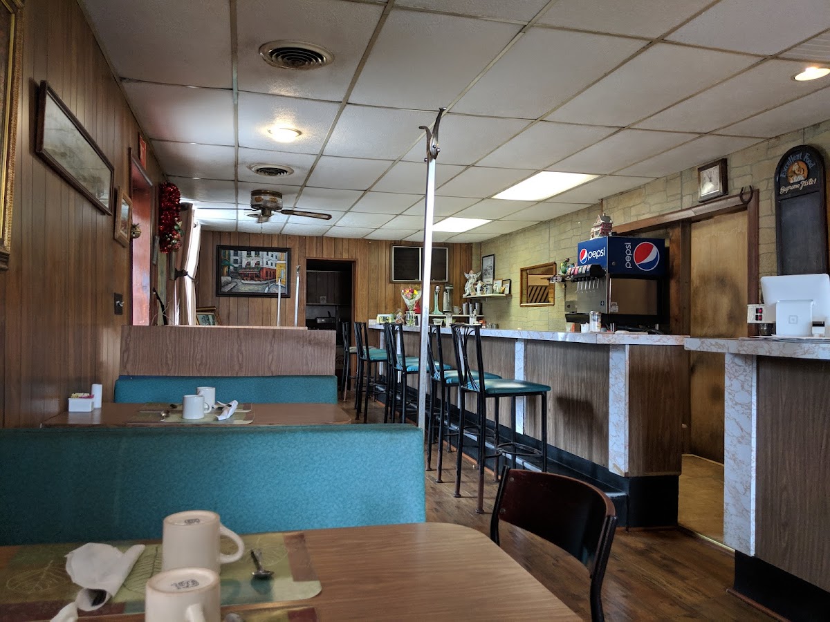 Renos Restaurant Photo 6