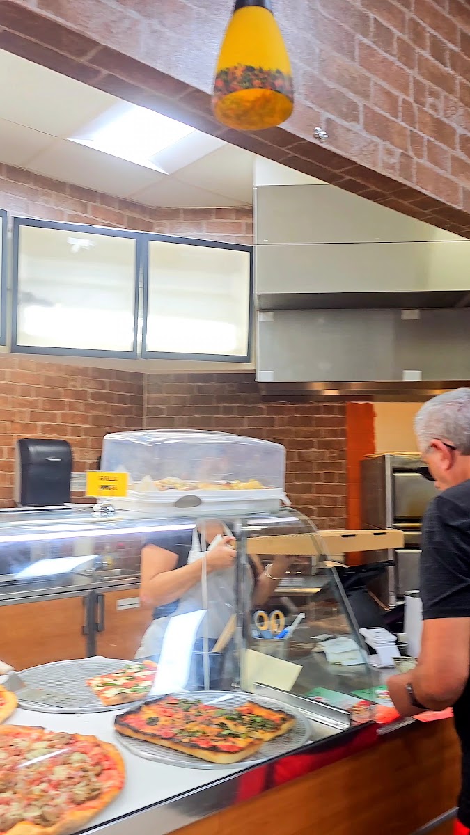 Detroit Pizza Joint Photo 2