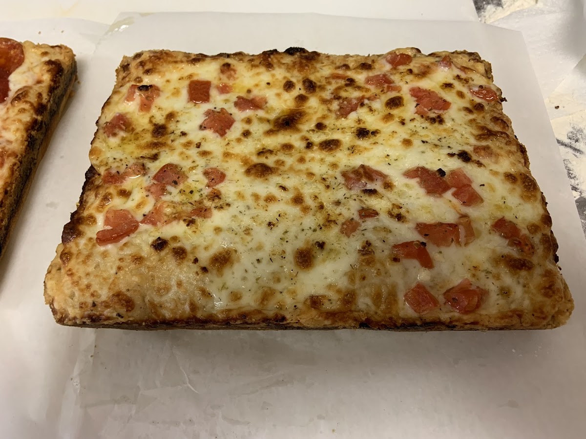 Detroit Pizza Joint Photo 3