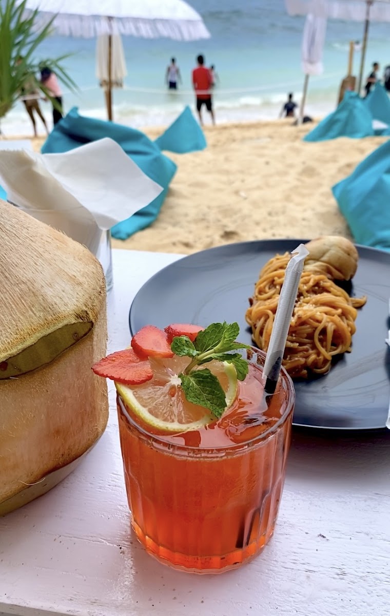 DE ROCKA BEACH BAR Photo 10