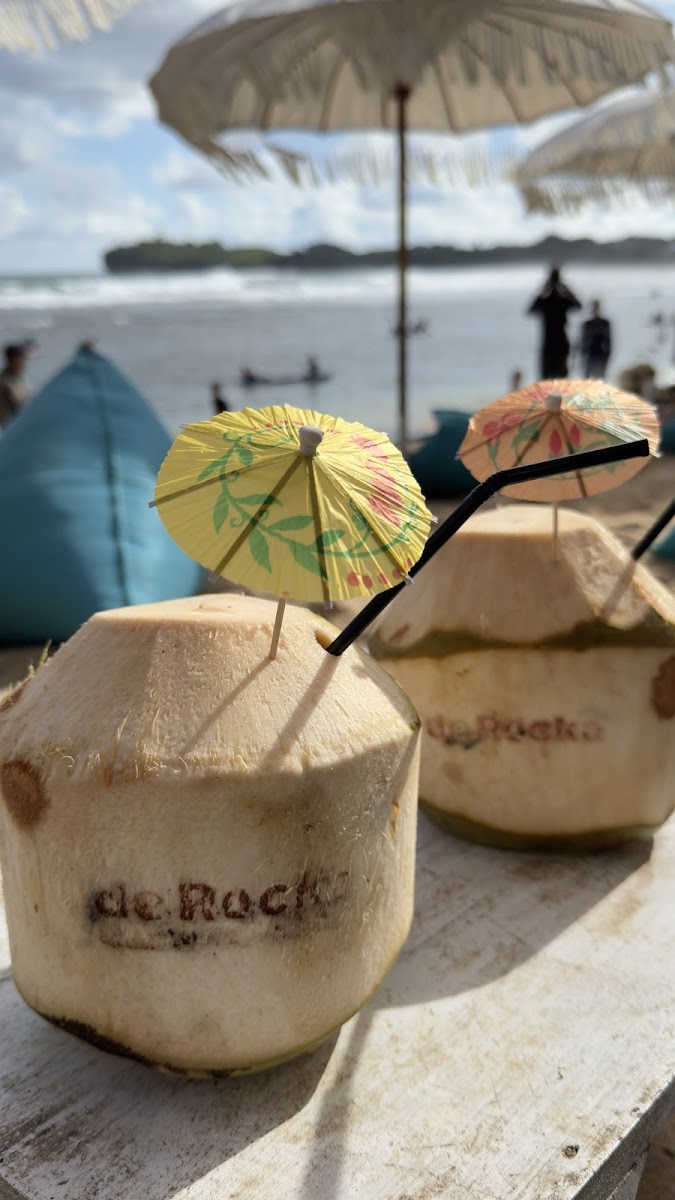 DE ROCKA BEACH BAR Photo 5