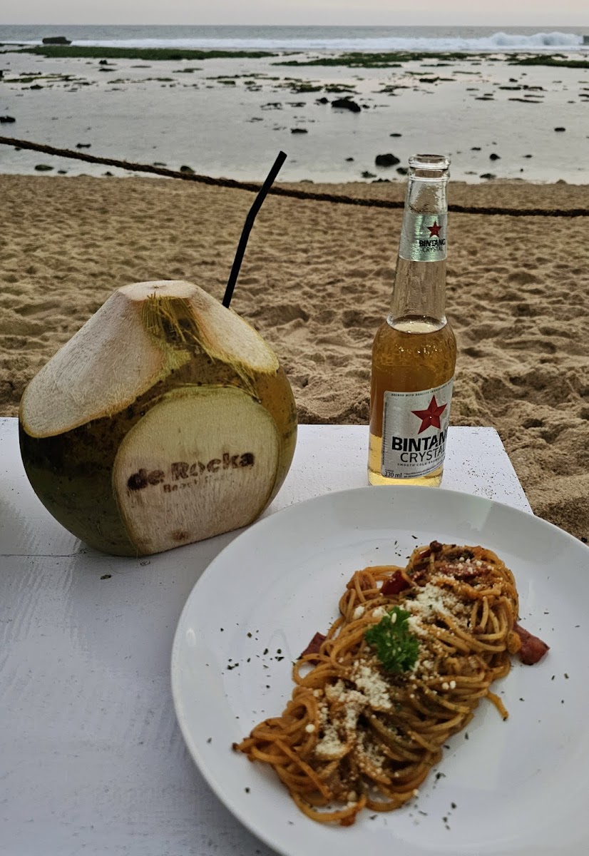 DE ROCKA BEACH BAR Photo 6