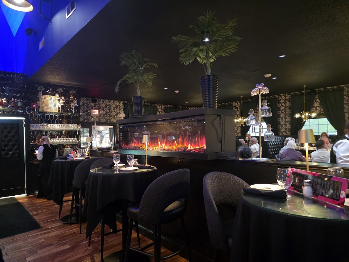 Pop's Uptown Supper Club Photo 3
