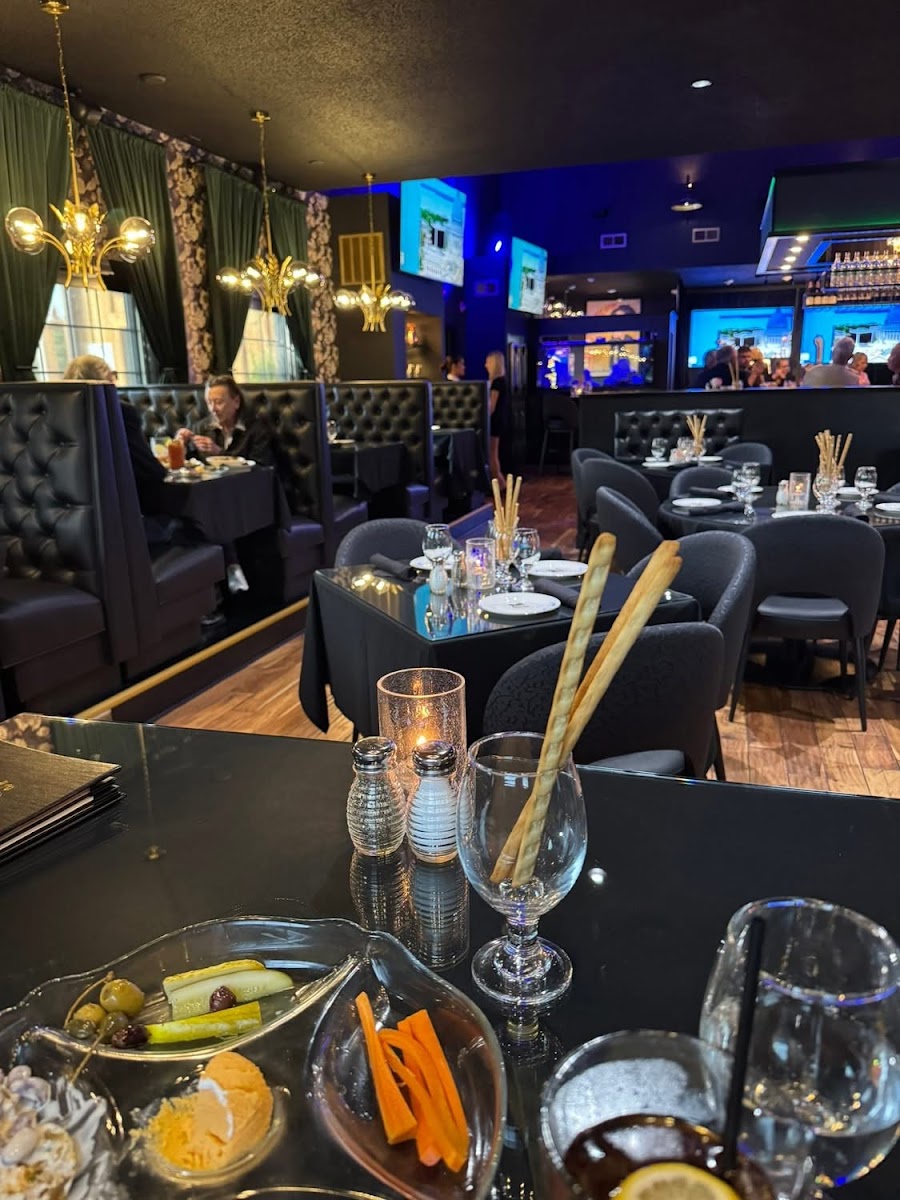 Pop's Uptown Supper Club Photo 6