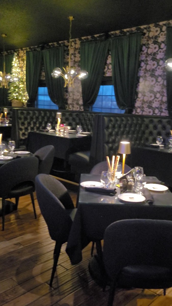 Pop's Uptown Supper Club Photo 7