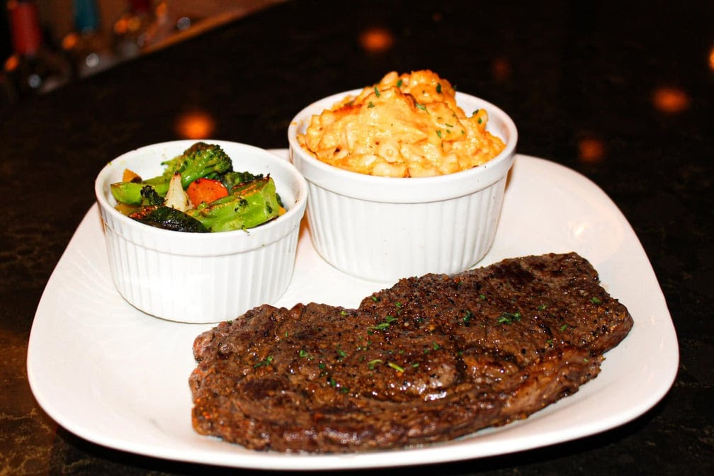 Phoenix Bar and Grill Photo 3
