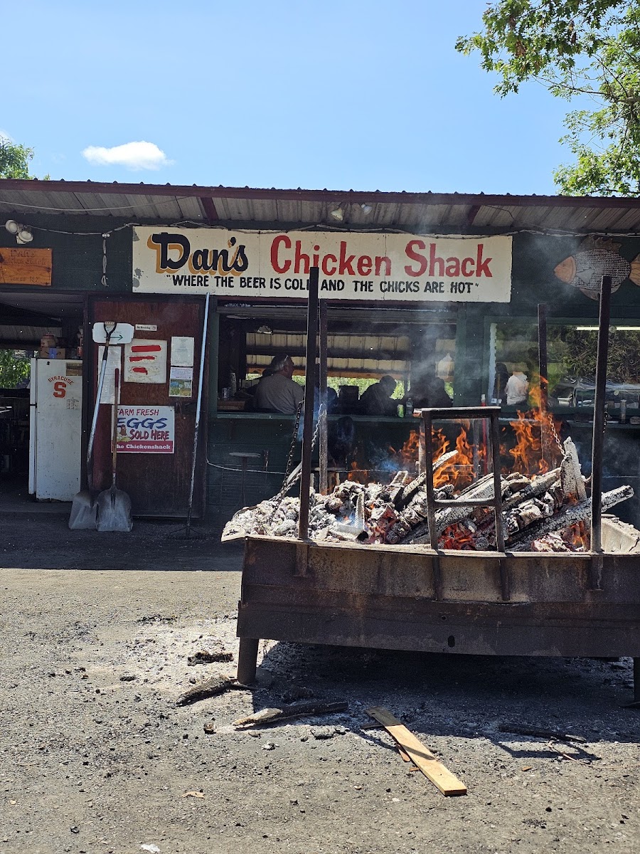 Dan's Chicken Shack Photo 3