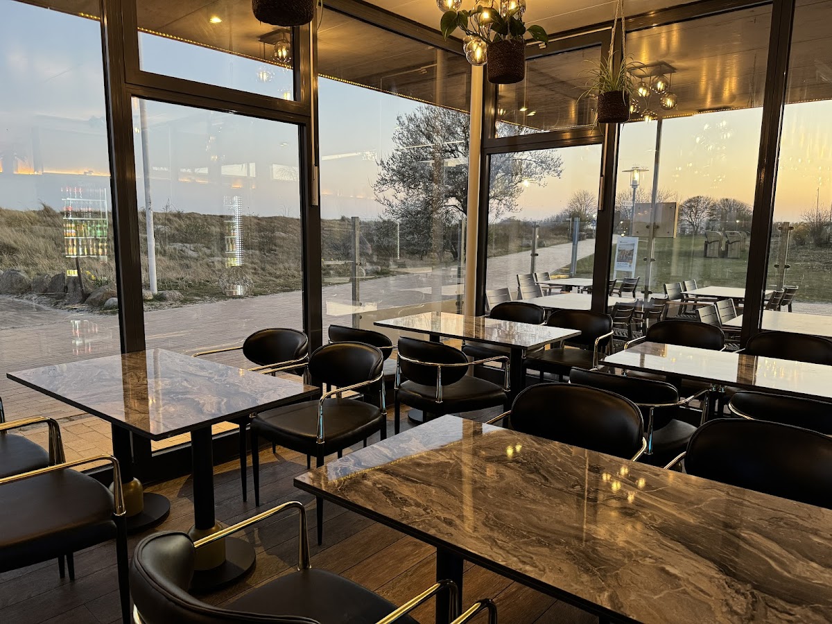 Wave | Café Bar Bistro