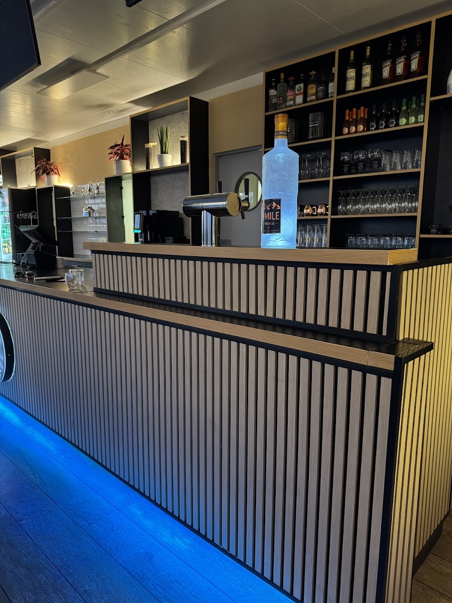 Wave | Café Bar Bistro Photo 7