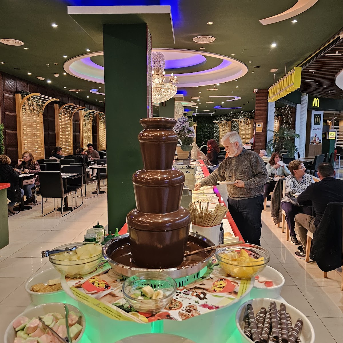AMZNIA BUFFET Photo 4