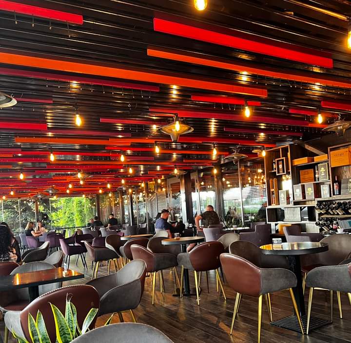 Violet Cafebar & Lounge Photo 3