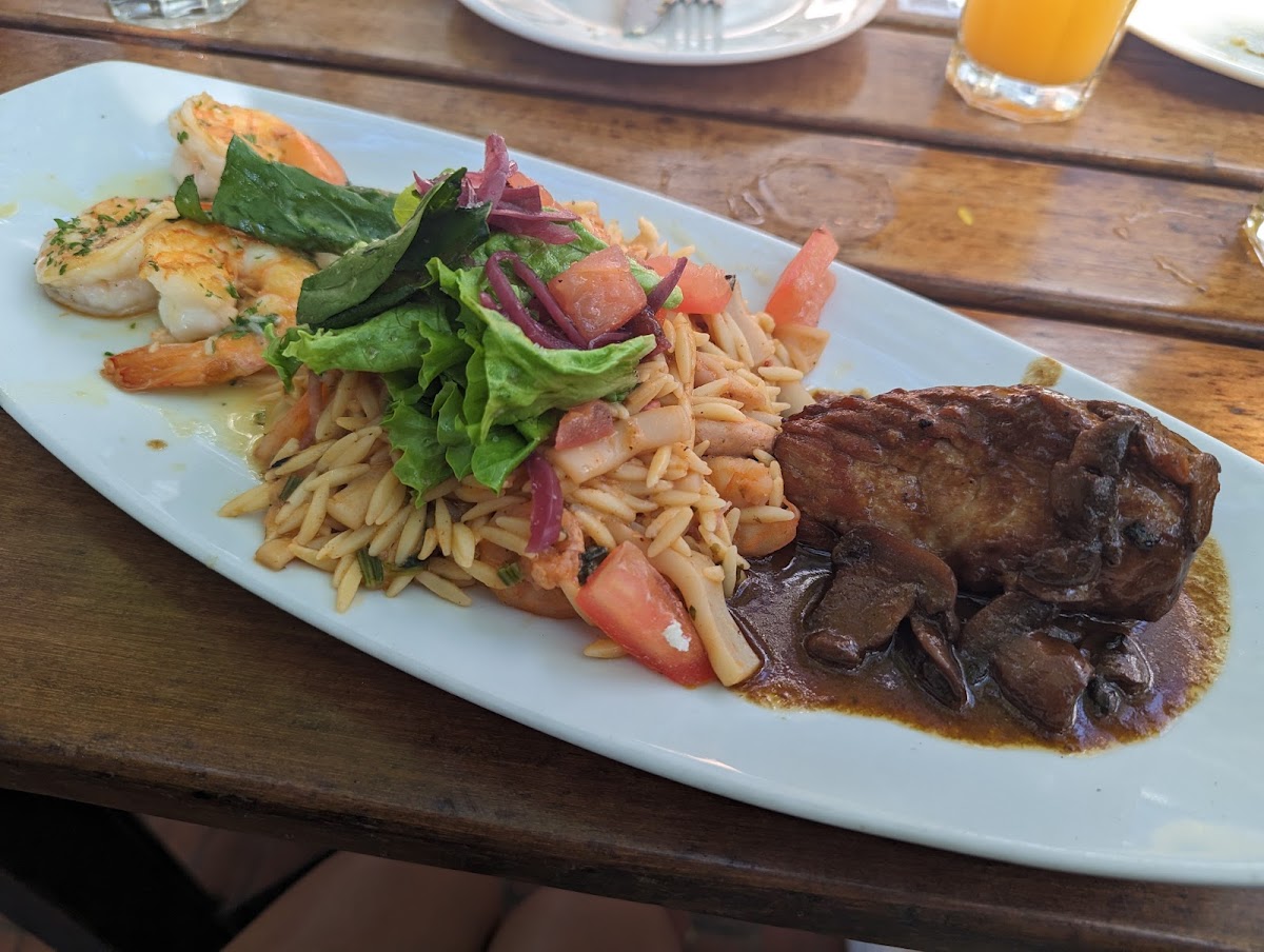 Ouzo Santa Marta Photo 6