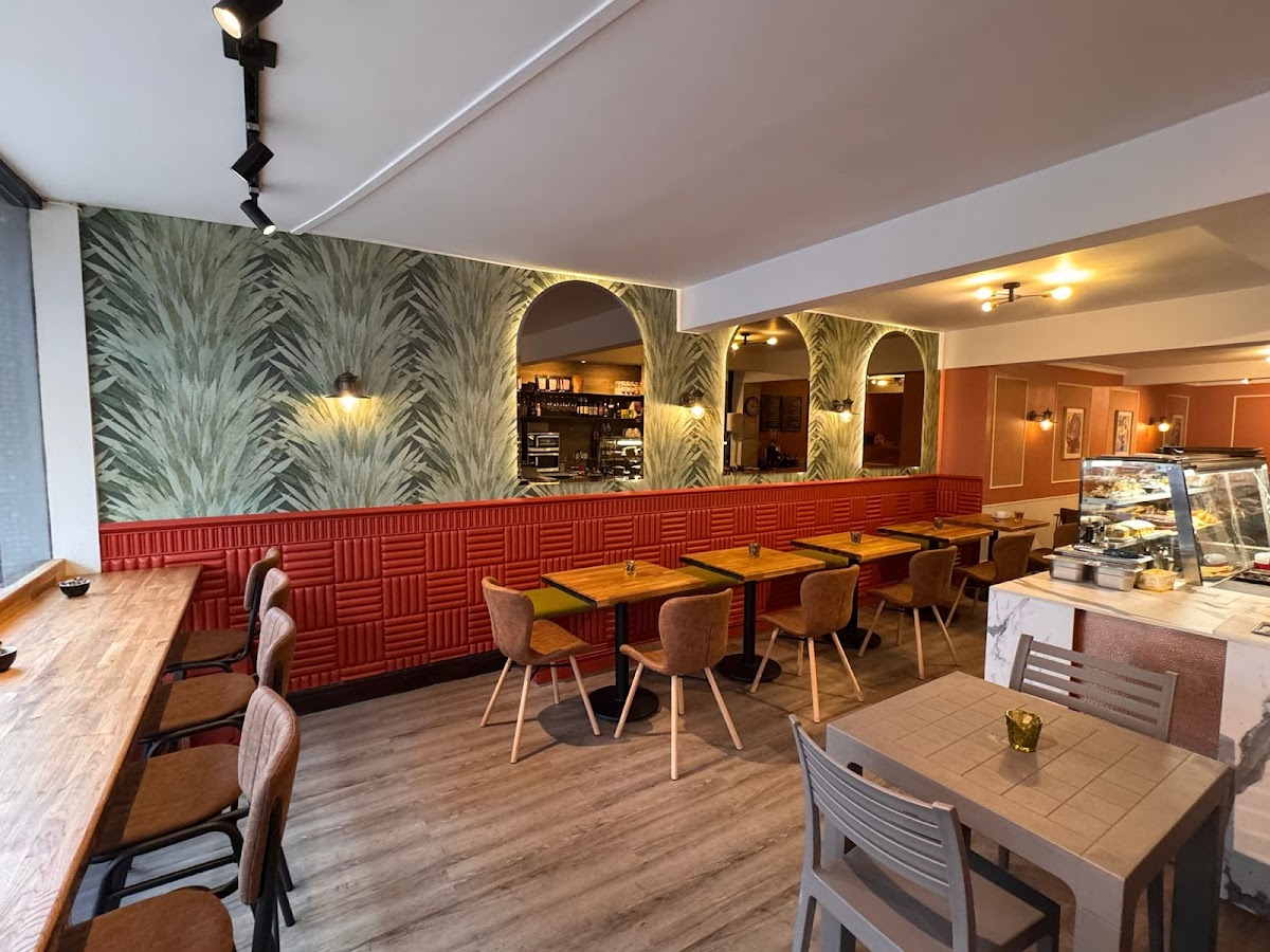 Robusto Coffee Roasters. Your Local Coffee House Photo 4