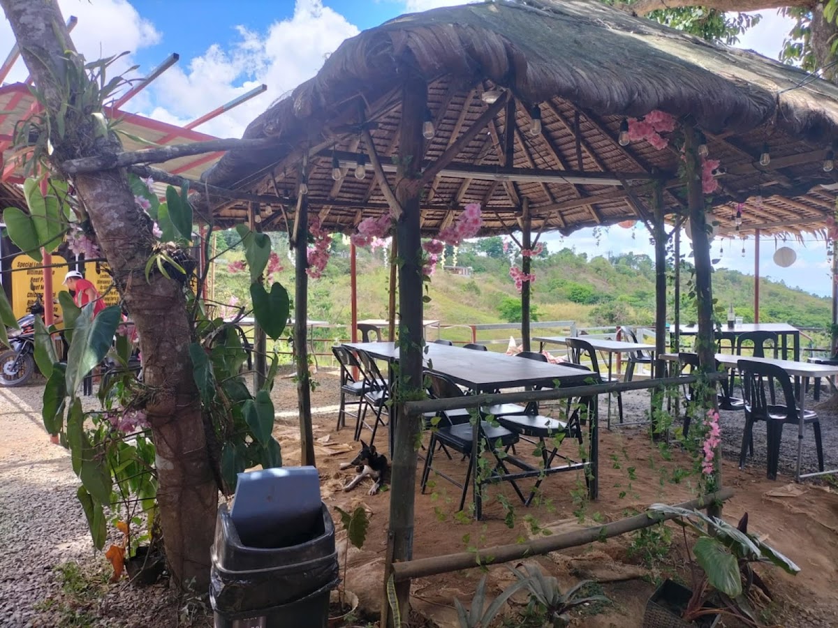 Le Cafe Restaurant