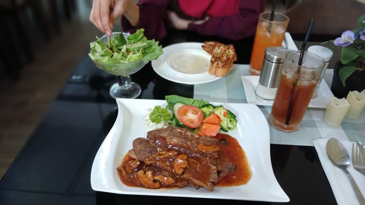 Le Chef Restaurant Photo 3
