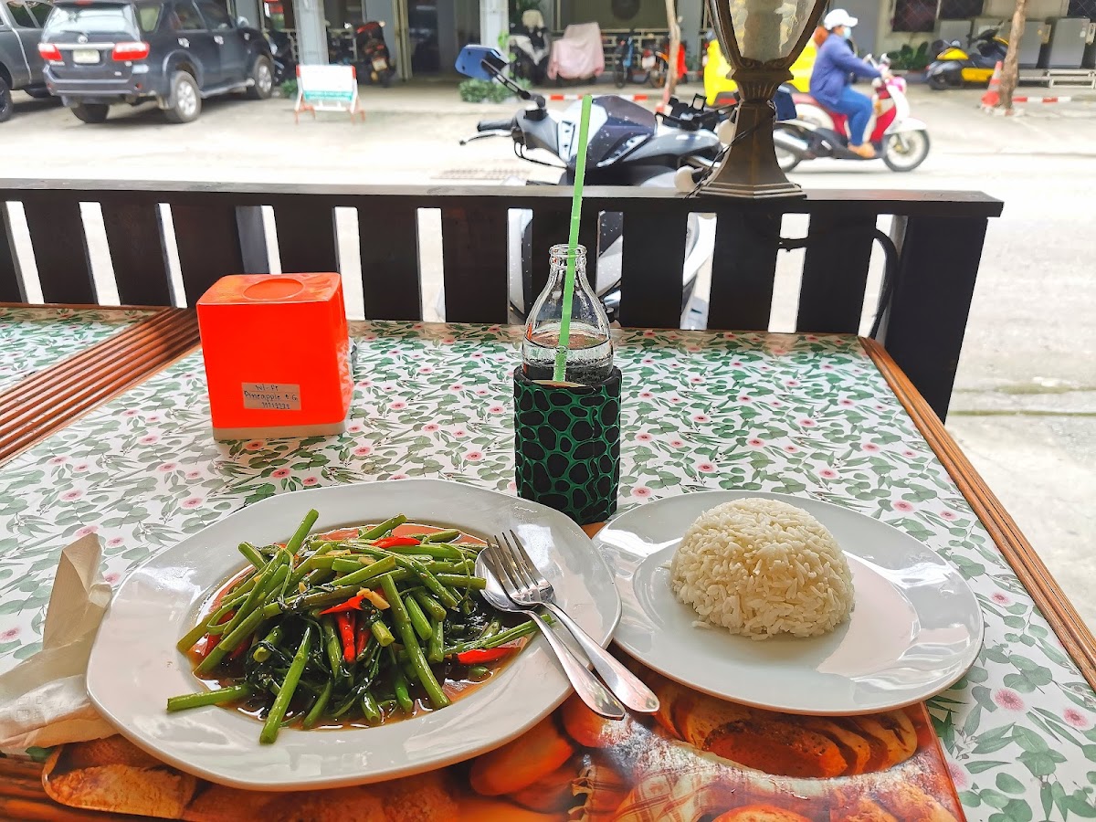 Pineapple Sport Restaurant Photo 10