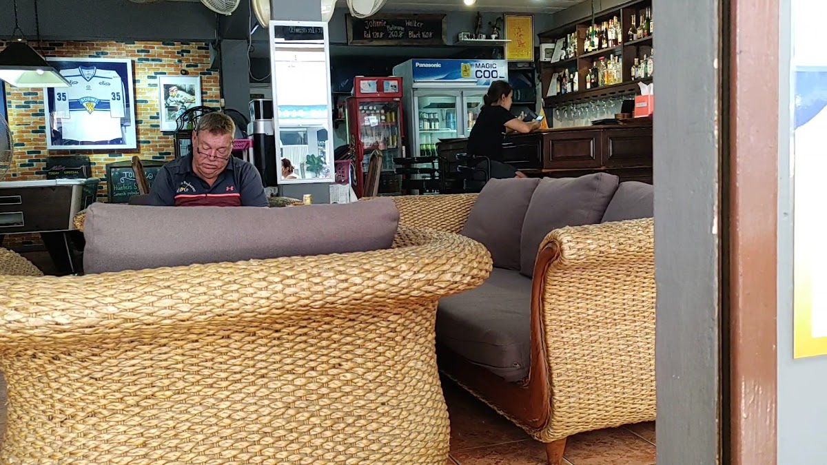 Pineapple Sport Restaurant Photo 2