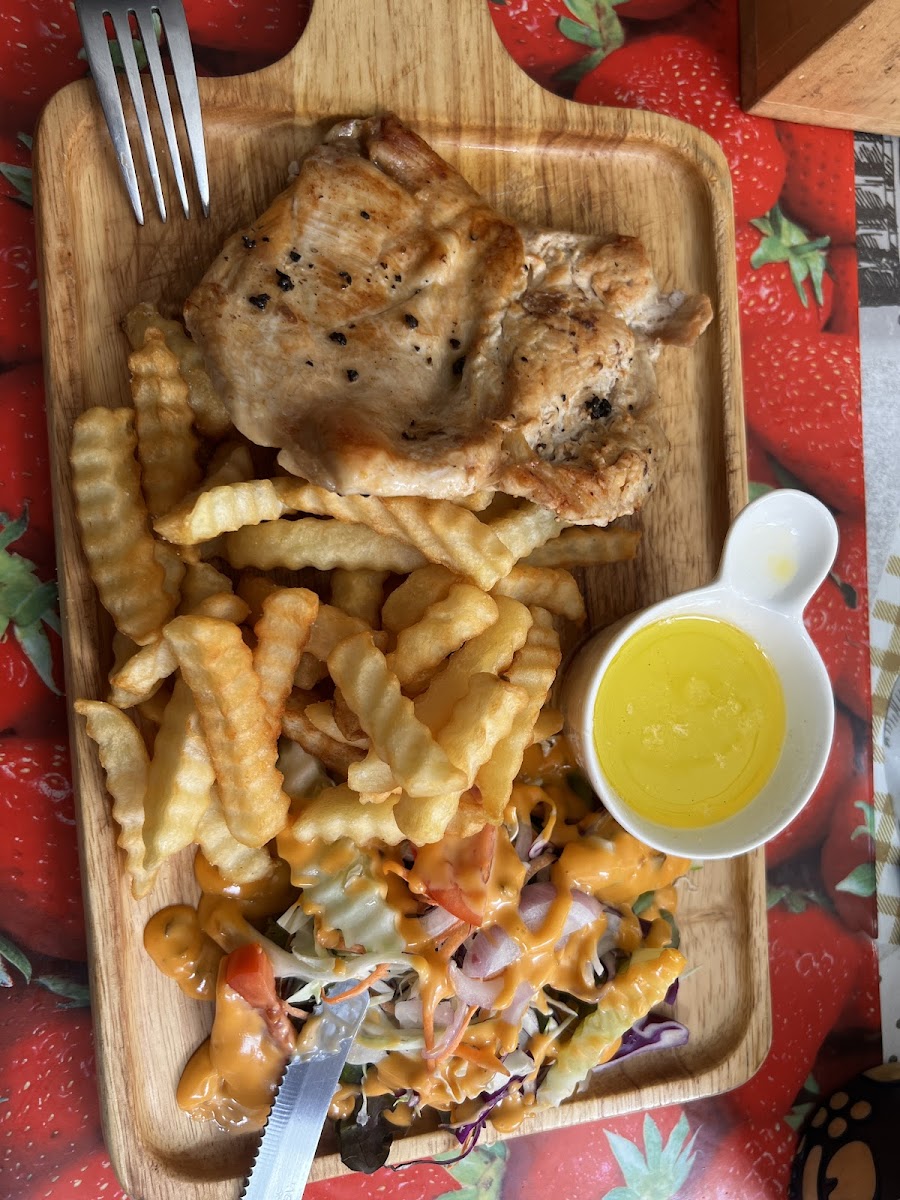 Pineapple Sport Restaurant Photo 6