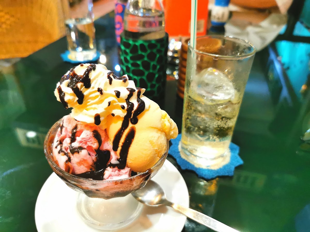 Pineapple Sport Restaurant Photo 7
