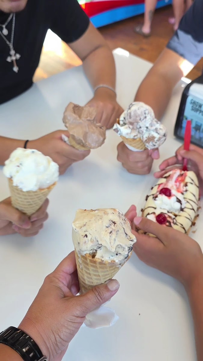 Scoops on Main Photo 2