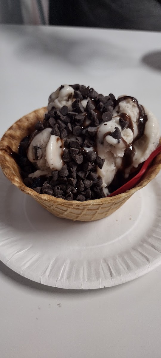 Scoops on Main Photo 9