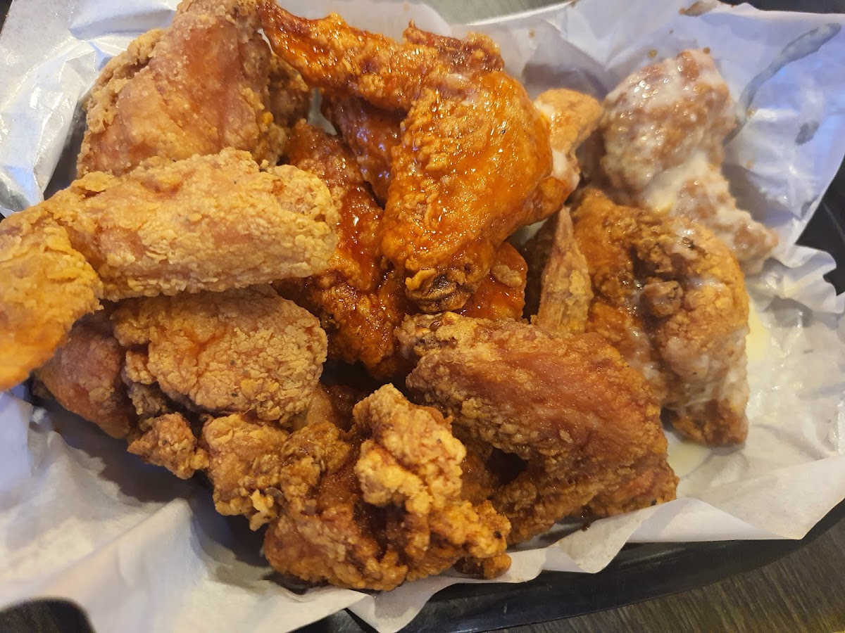 Burrow Unlimited Chicken Wings Photo 3