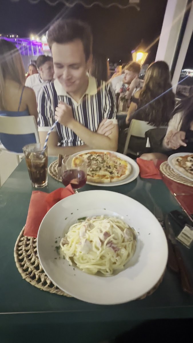 Ricardo's Pizzaria Photo 2