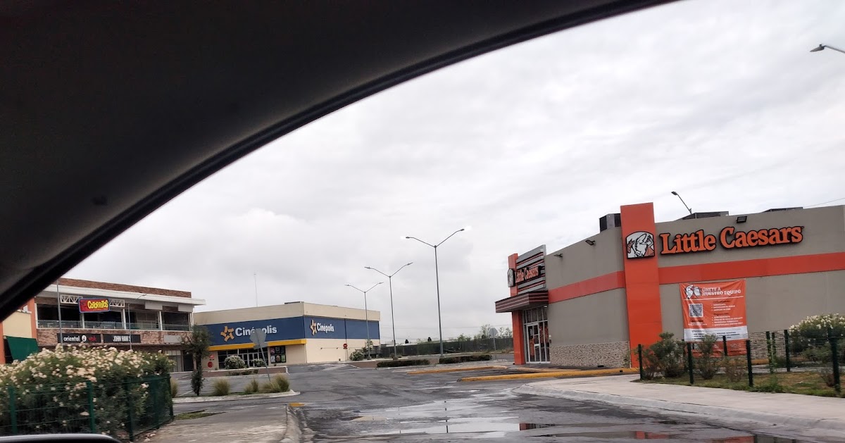 Little Caesars Plaza Citadina Escobedo Photo 3