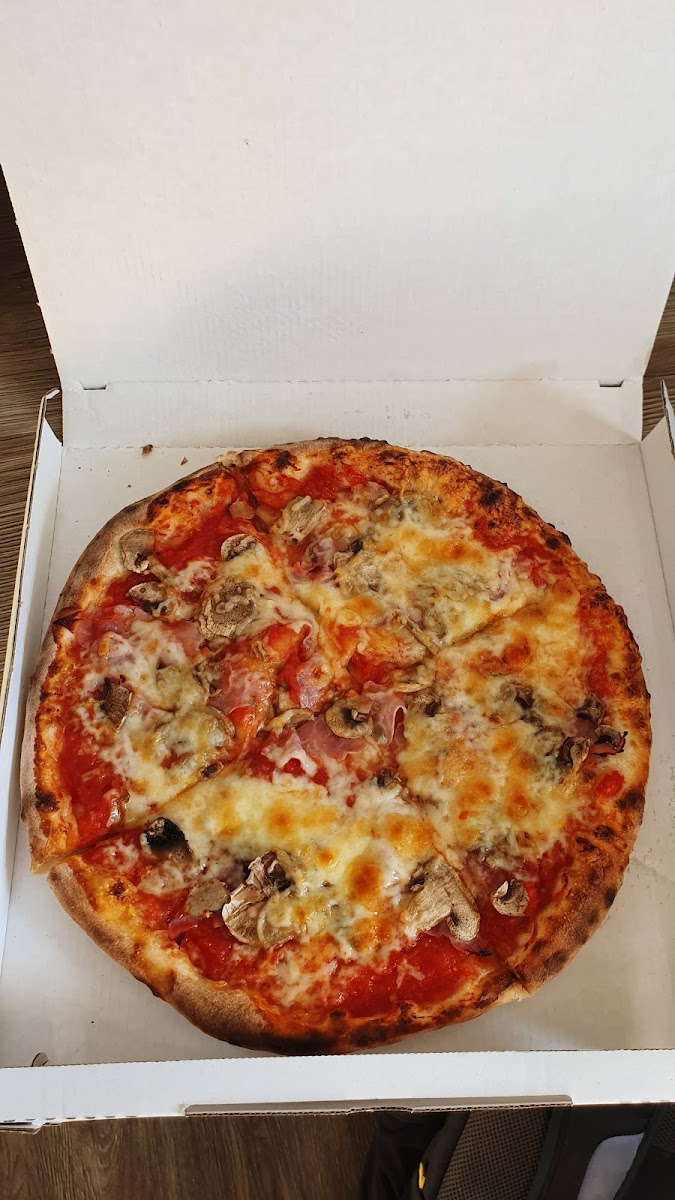 Pizzeria Piccolo Photo 5