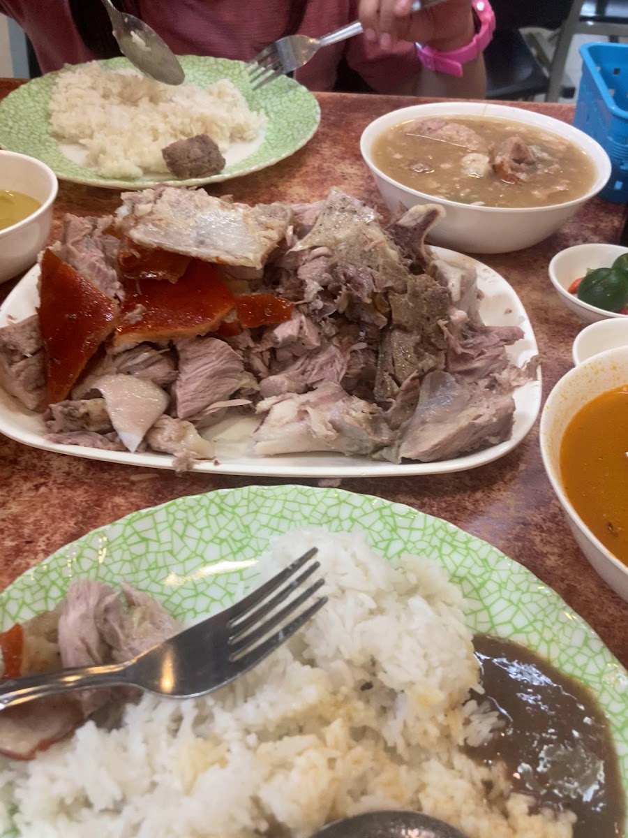 Dimple's Lechon House Photo 3