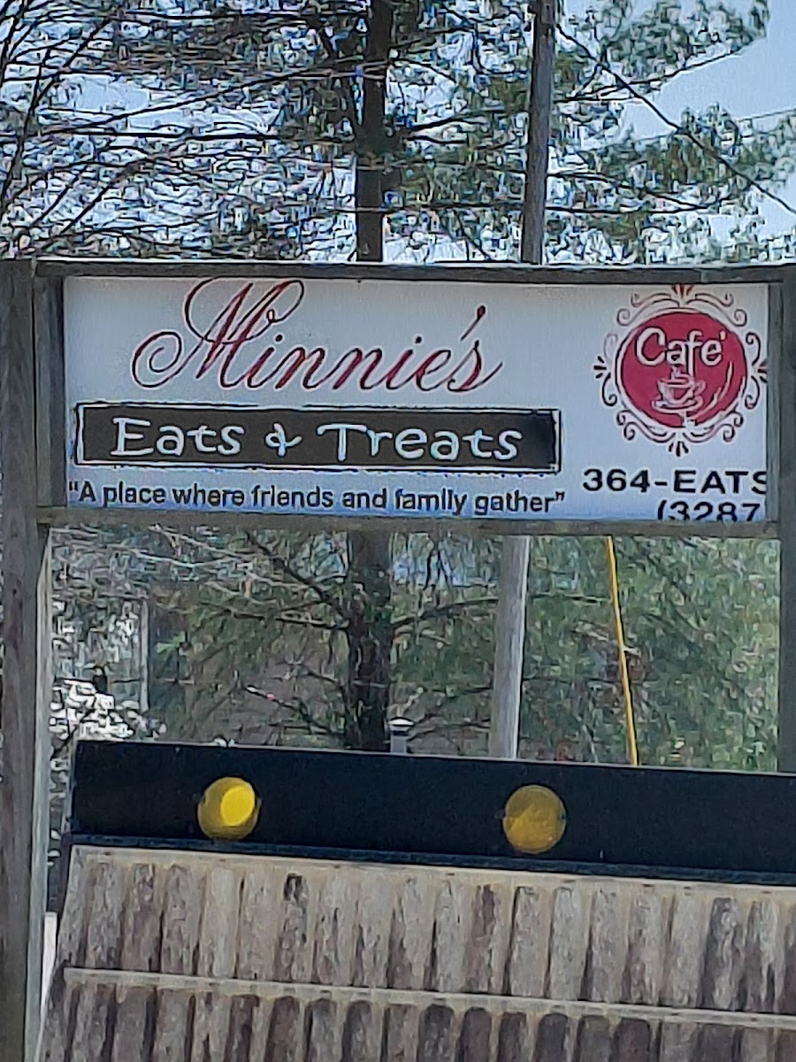 Minnie Eats & Treats Cafe