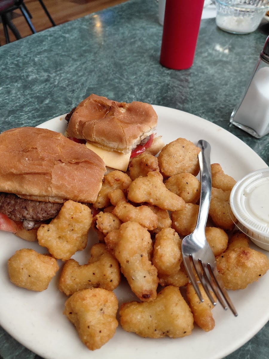 Minnie Eats & Treats Cafe Photo 4