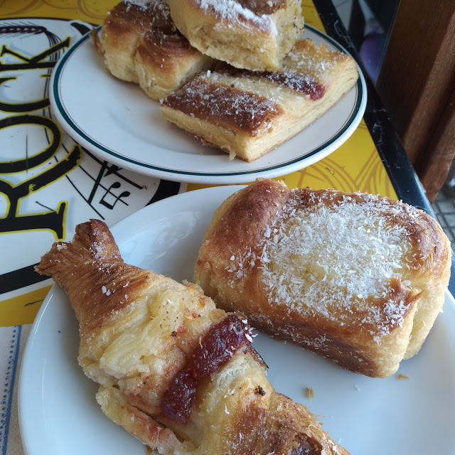 Café Con Leche Y Facturas