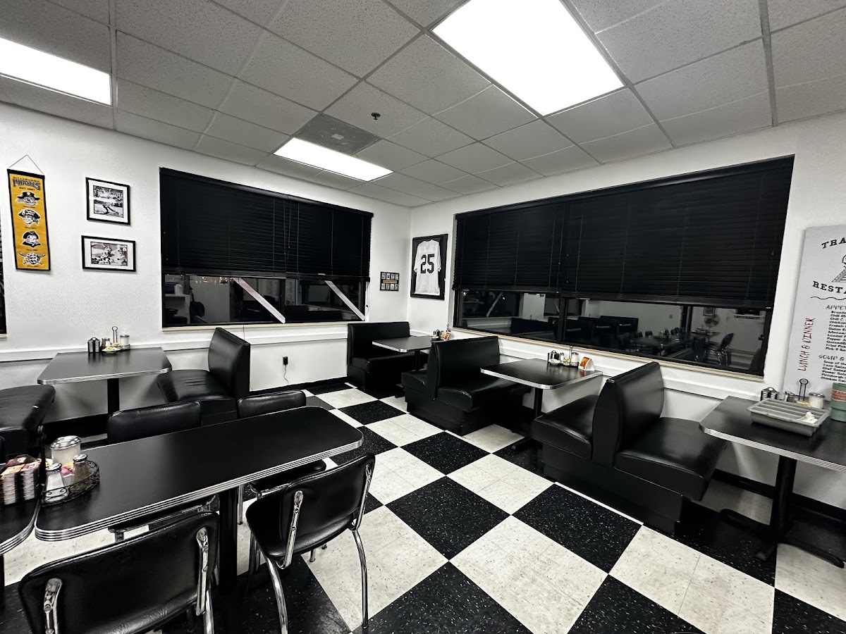 Track's End Restaurant Photo 4