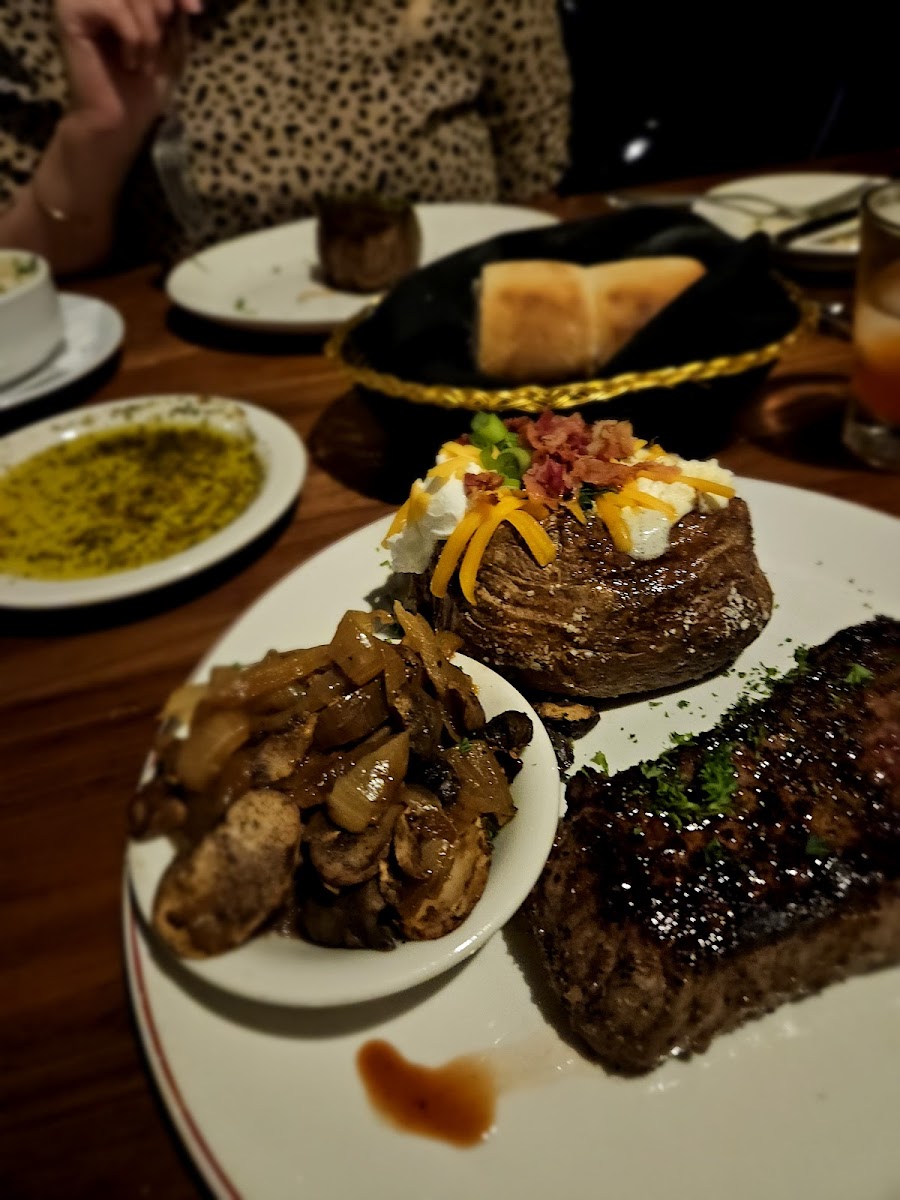 Fratellis Italian Steakhouse Winston-Salem Photo 9