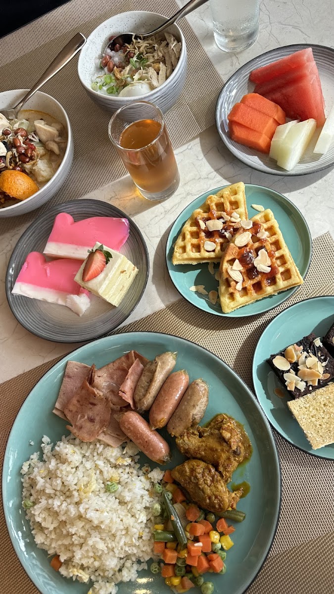 The Rise All Day Dining Photo 10