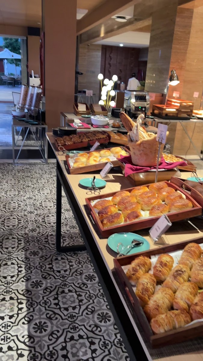 The Rise All Day Dining Photo 2