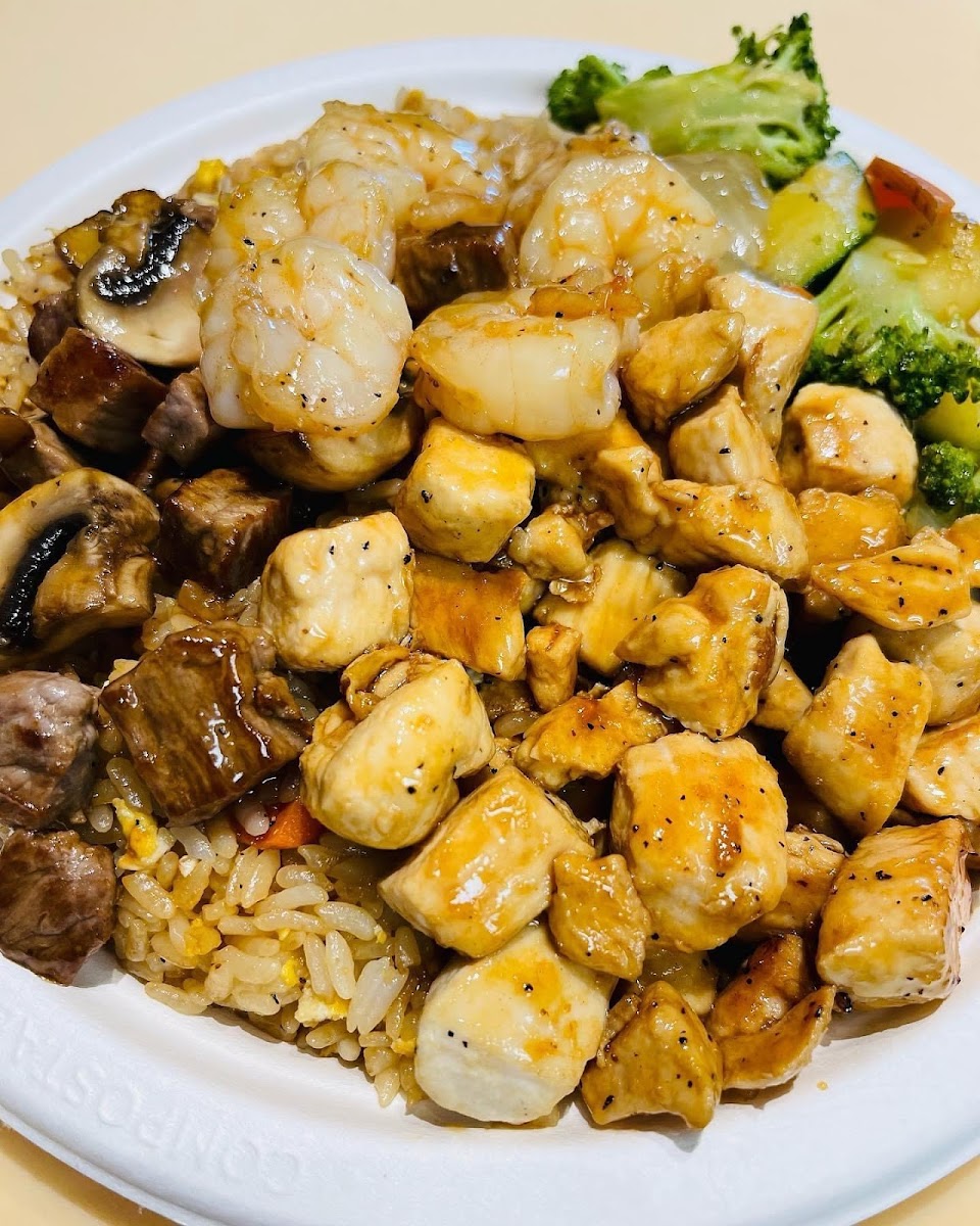 Sumo Hibachi and Sushi Photo 8