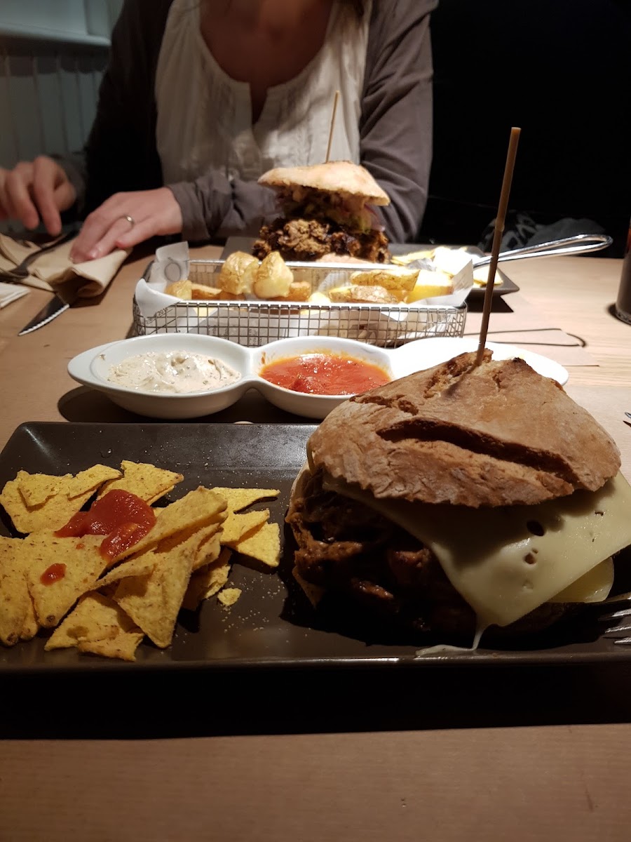 OREKA - Burgers y Tacos Photo 8