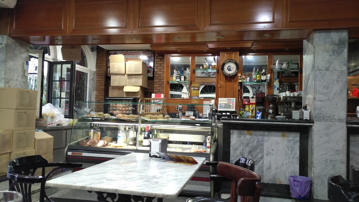 Bar Francis