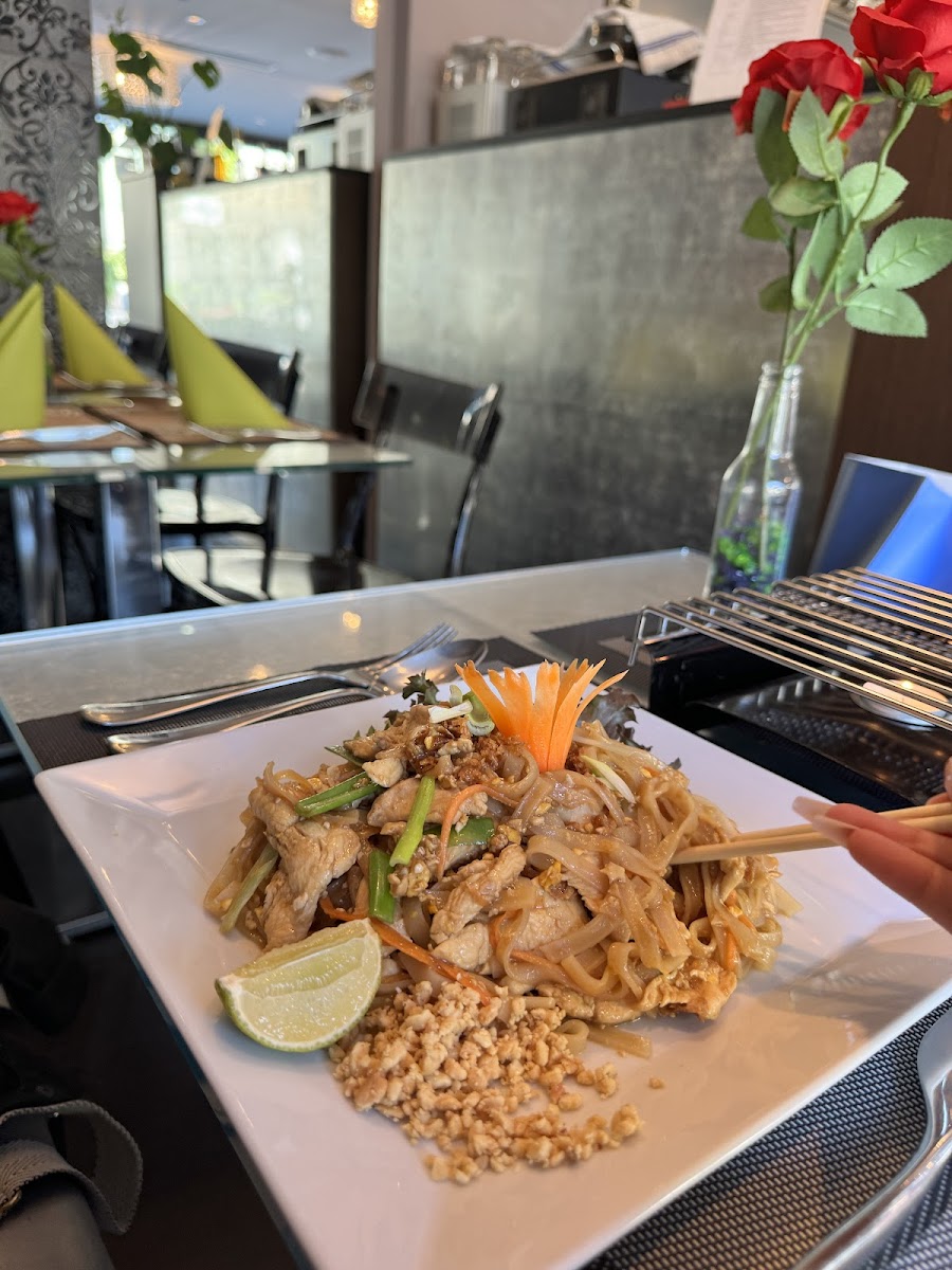 Mey's Thai Restaurant Photo 8