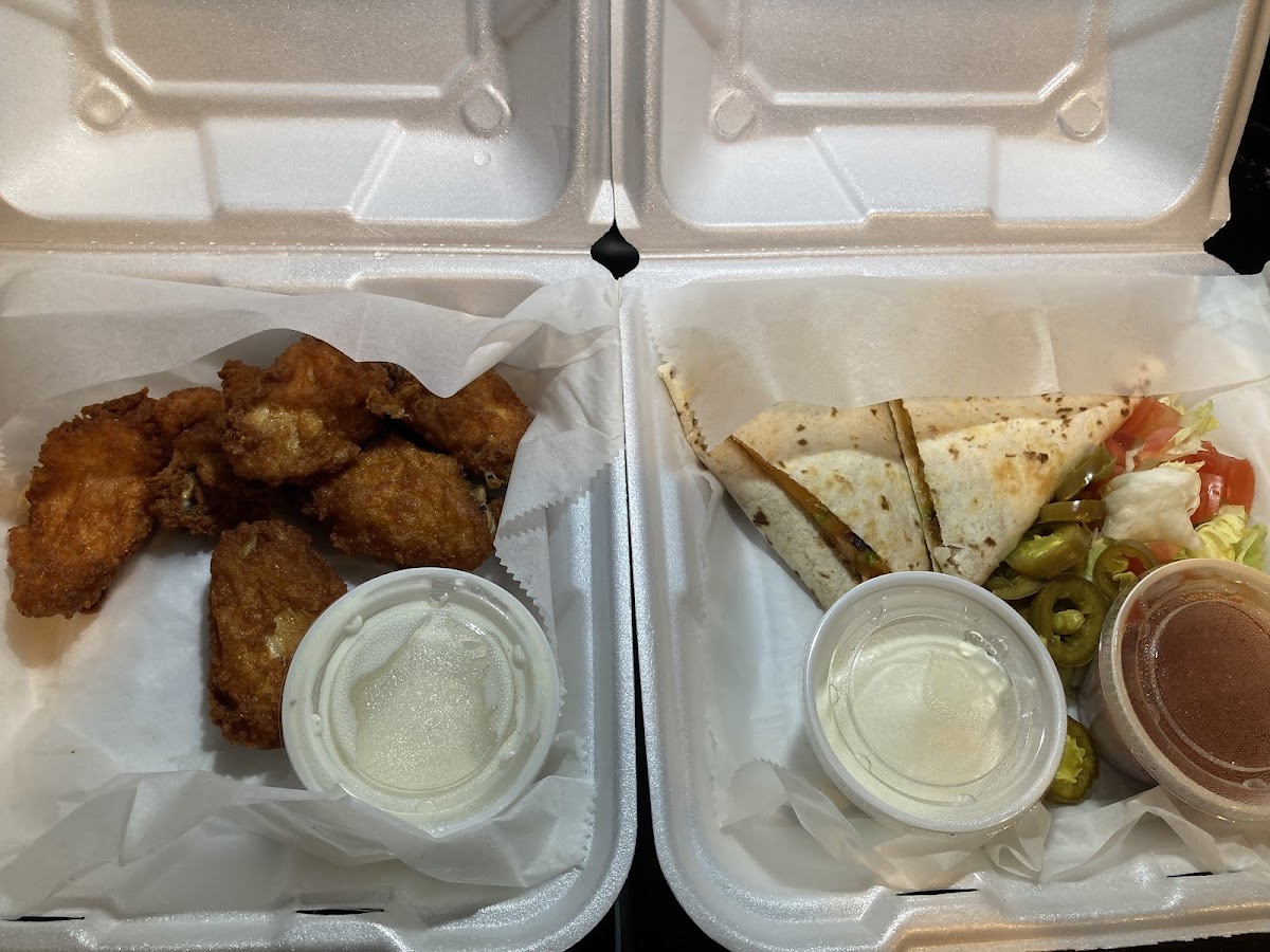 Backstretch Sports Bar & Grill Photo 7